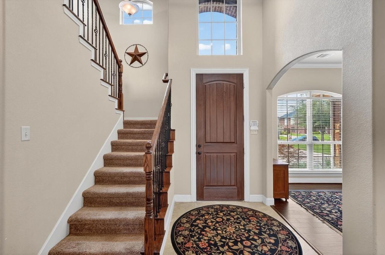 3515 Carlton Ct - Photo 5 of 37