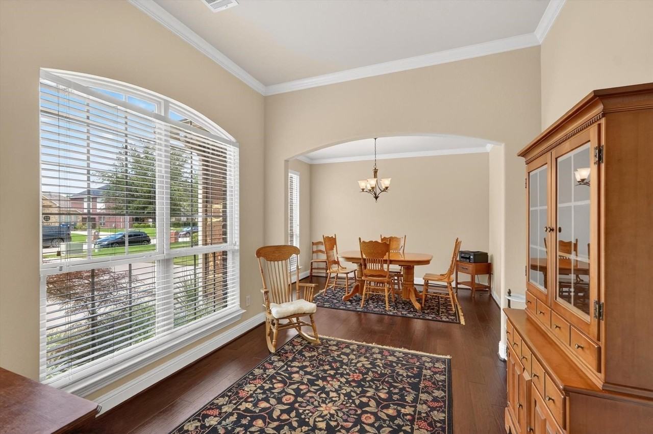 3515 Carlton Ct - Photo 6 of 37