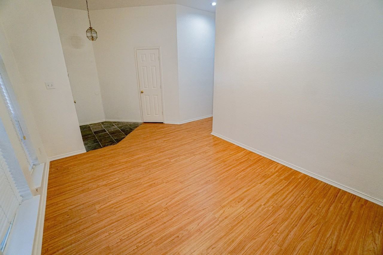 933 Blossomwood Ct - Photo 4 of 23