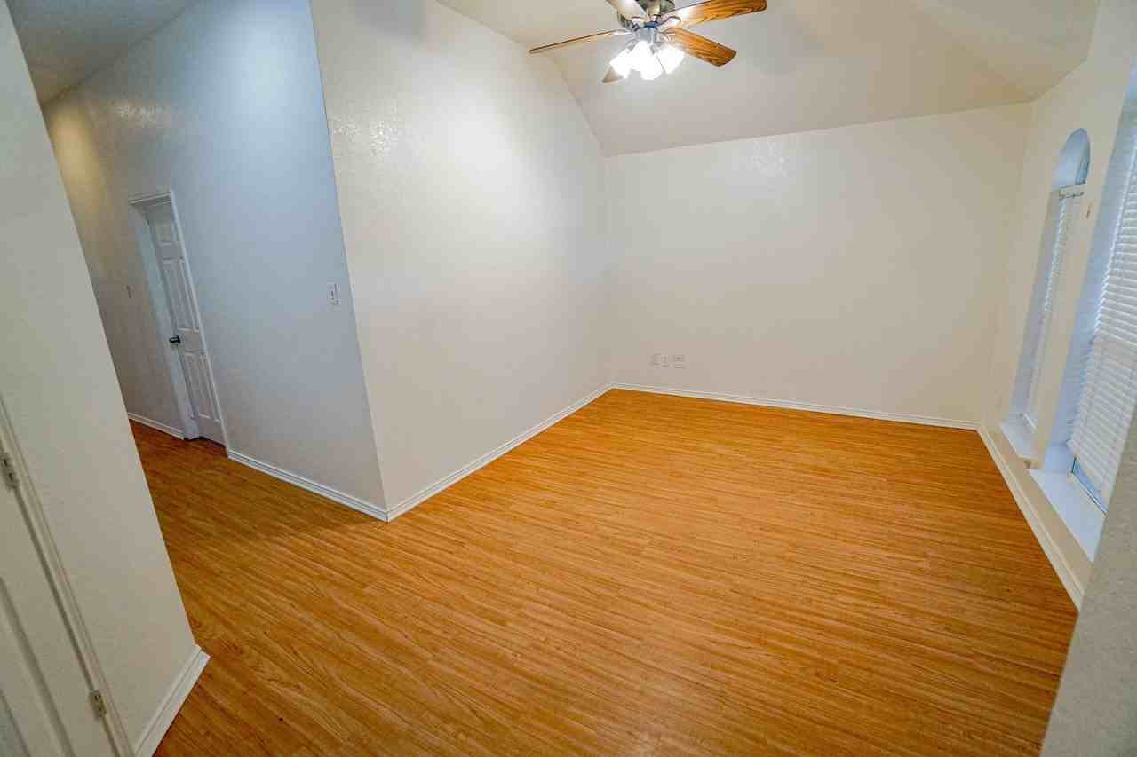 933 Blossomwood Ct - Photo 5 of 23