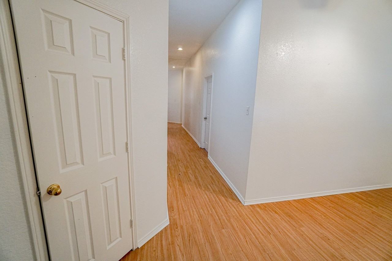 933 Blossomwood Ct - Photo 6 of 23