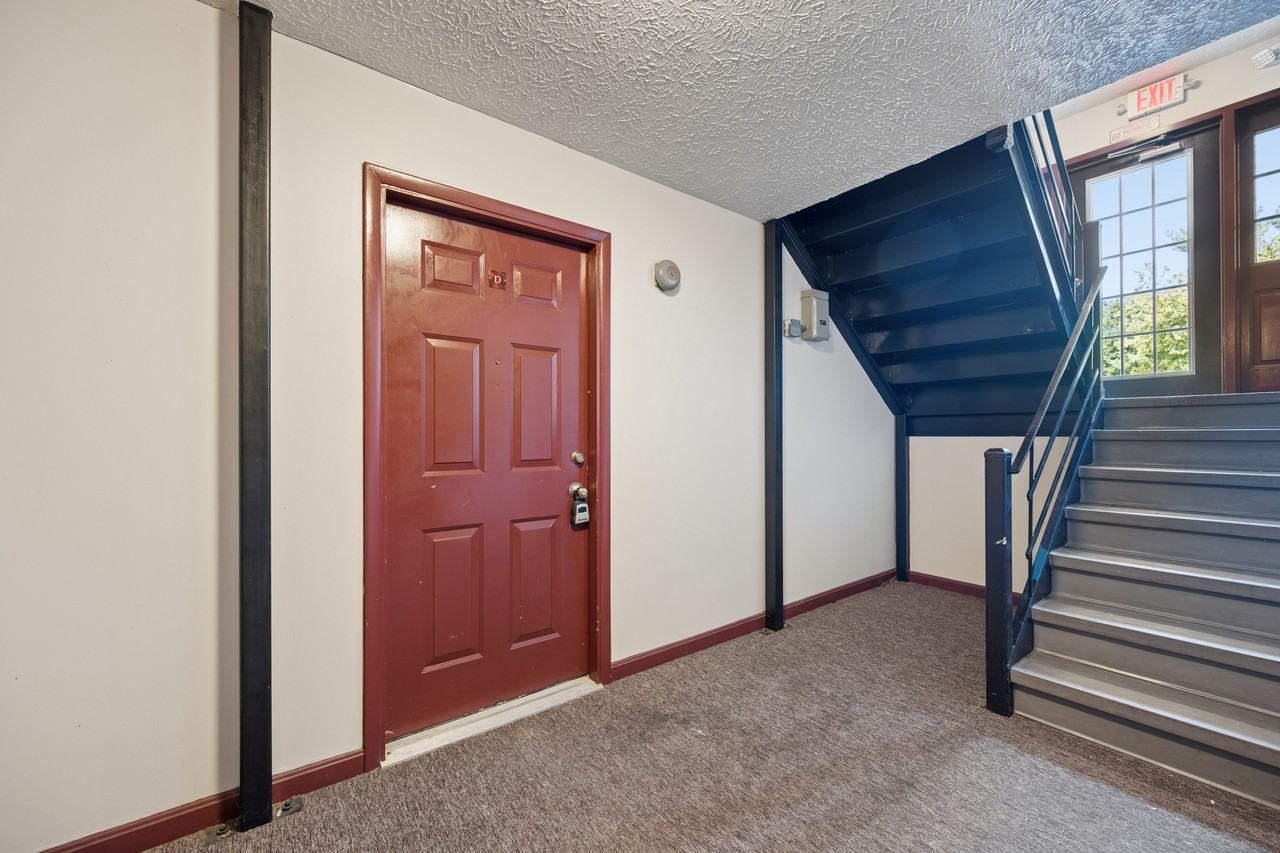 501 Heather Ridge Dr #D - Photo 3 of 11