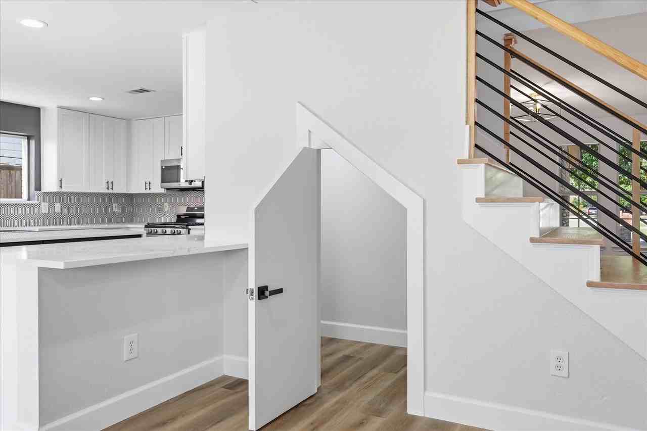 5644 Meadows Way - Photo 5 of 39