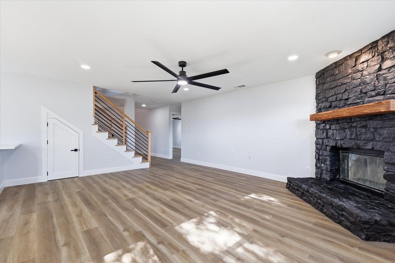 5644 Meadows Way - Photo 6 of 39