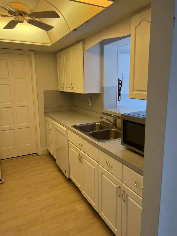2238 Oak Terrace - Photo 4 of 10