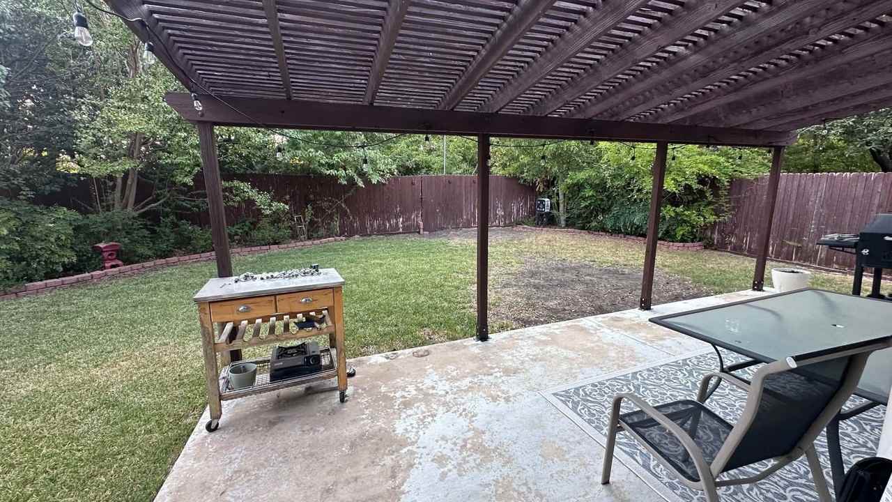 2109 Wentworth Dr - Photo 2 of 10