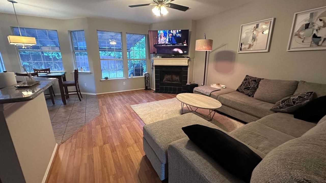 2109 Wentworth Dr - Photo 3 of 10