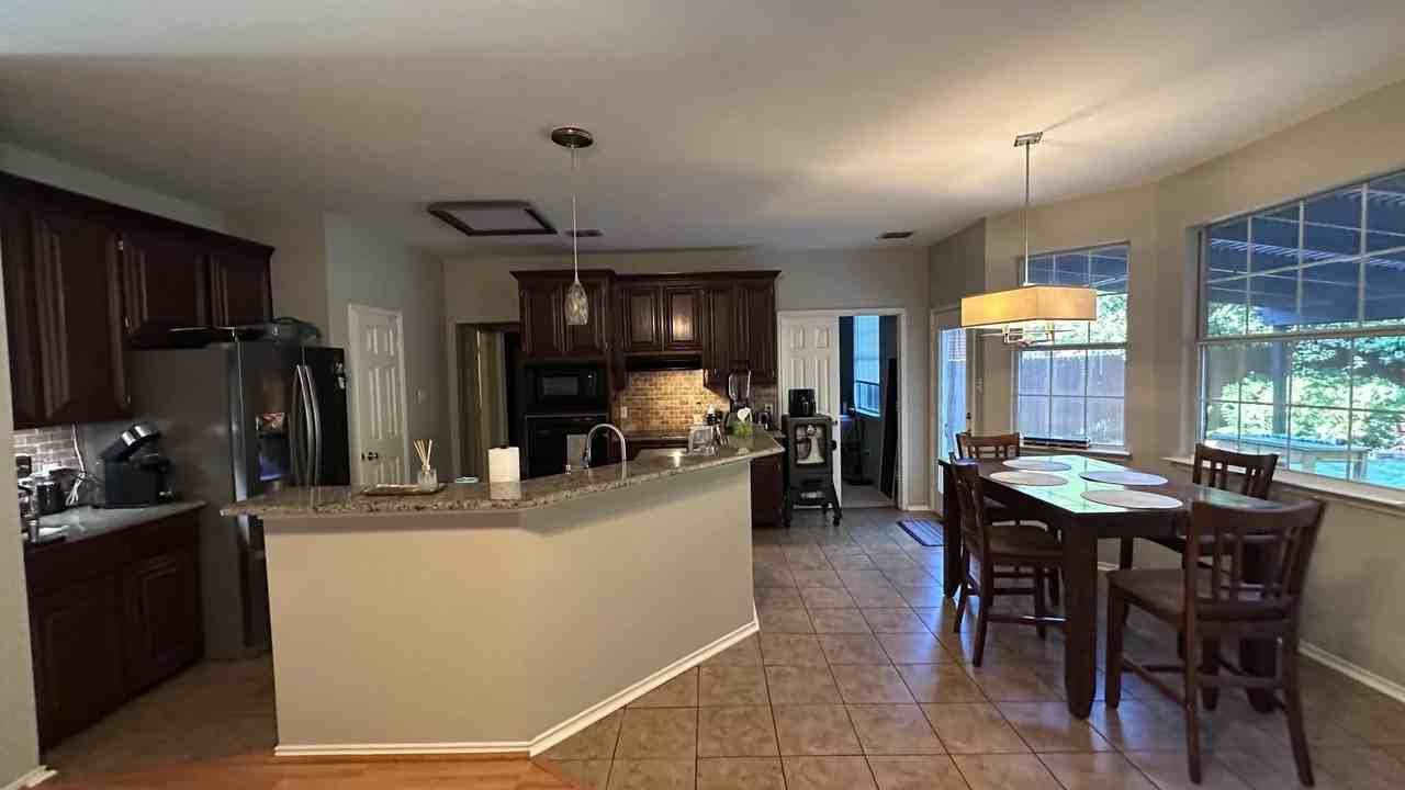2109 Wentworth Dr - Photo 4 of 10