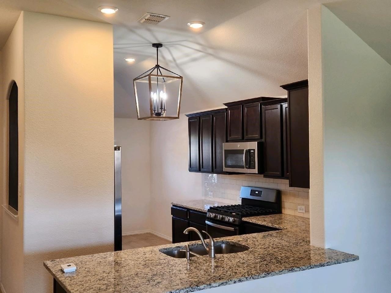601 Saguaro Dr - Photo 3 of 11
