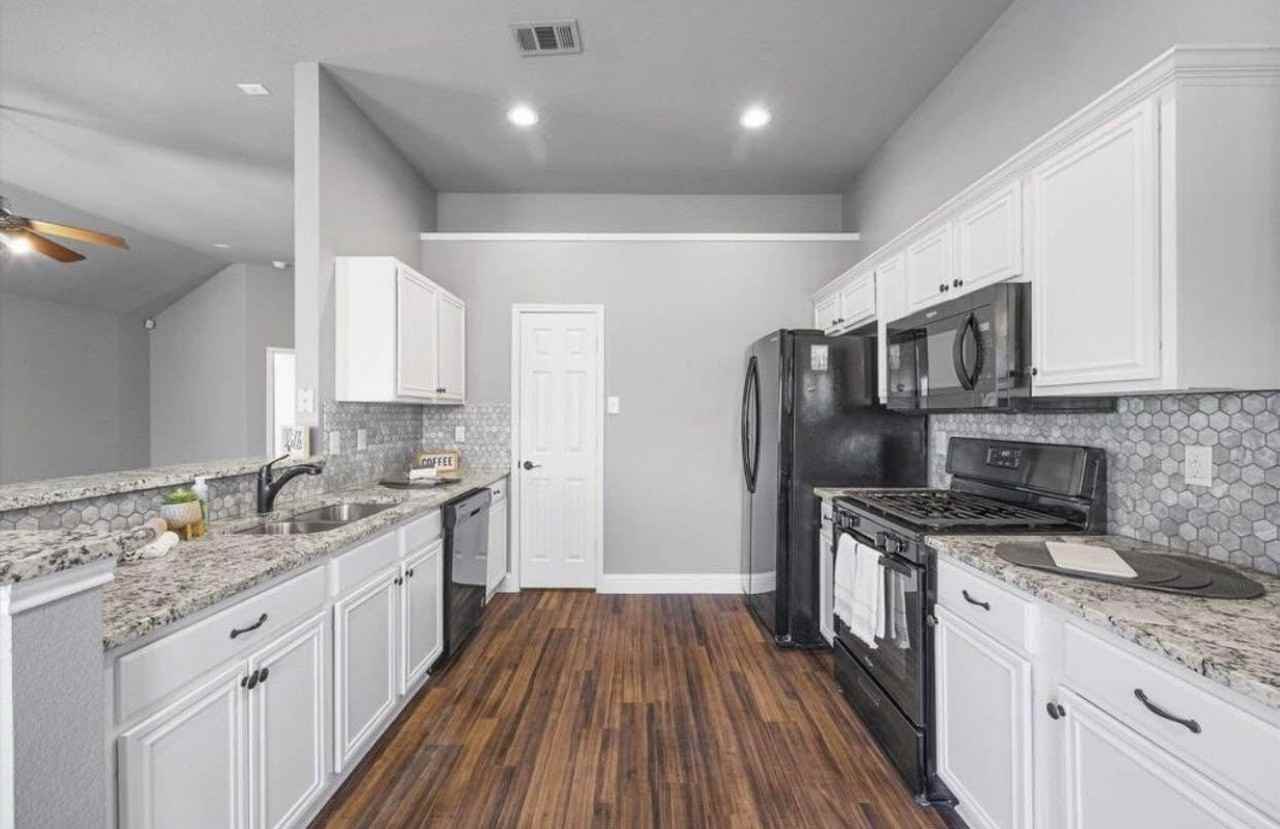 140 Magnolia Ln - Photo 4 of 7