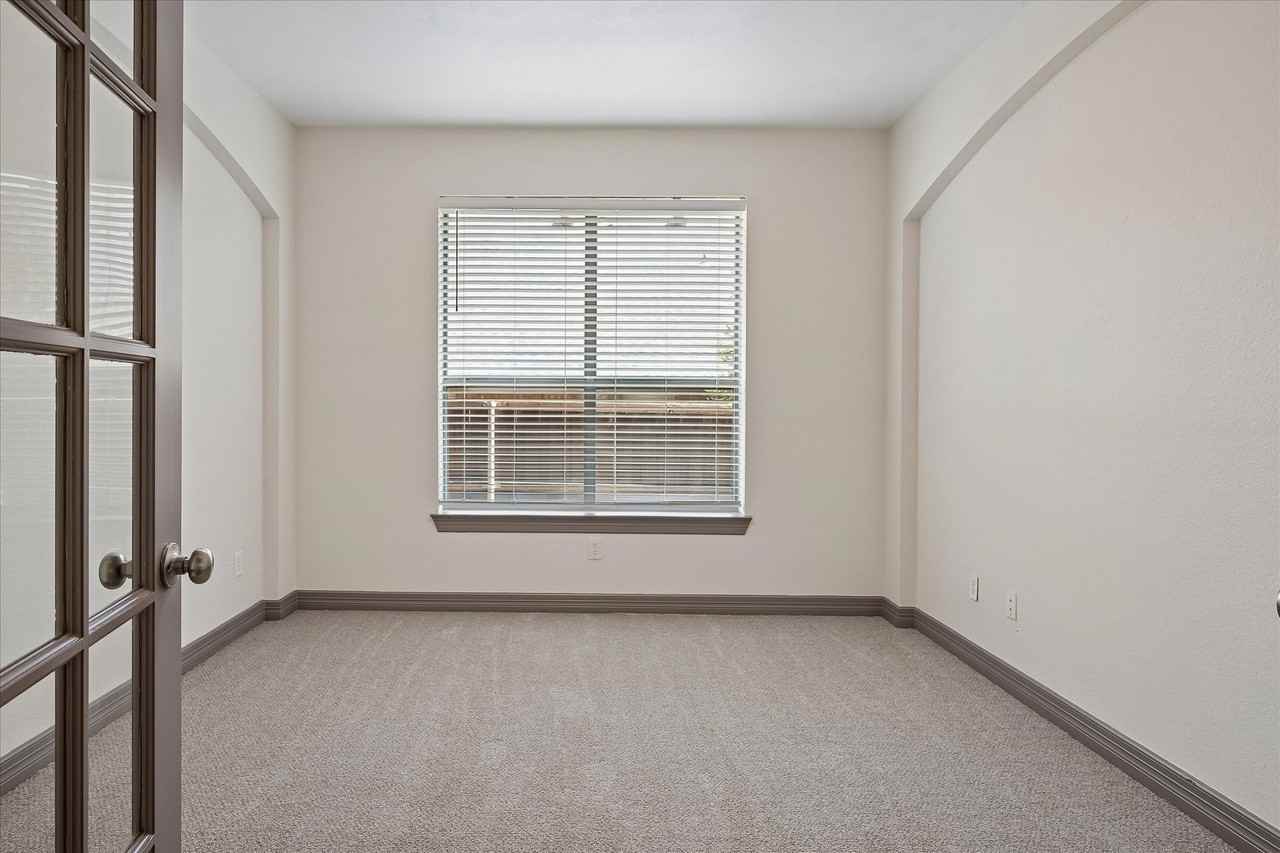 2917 Preston Ln - Photo 5 of 25