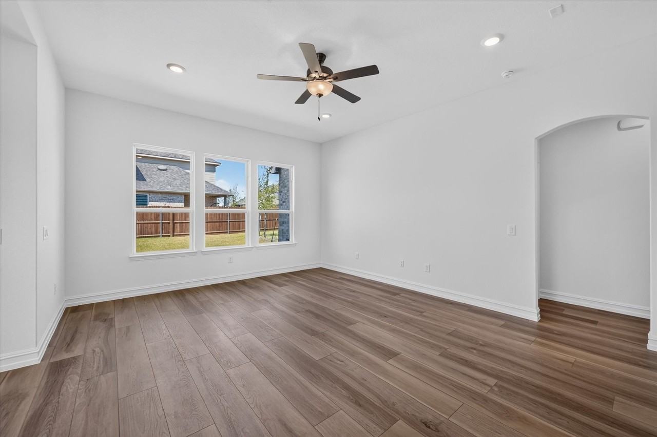 4001 Maida Rd - Photo 7 of 40