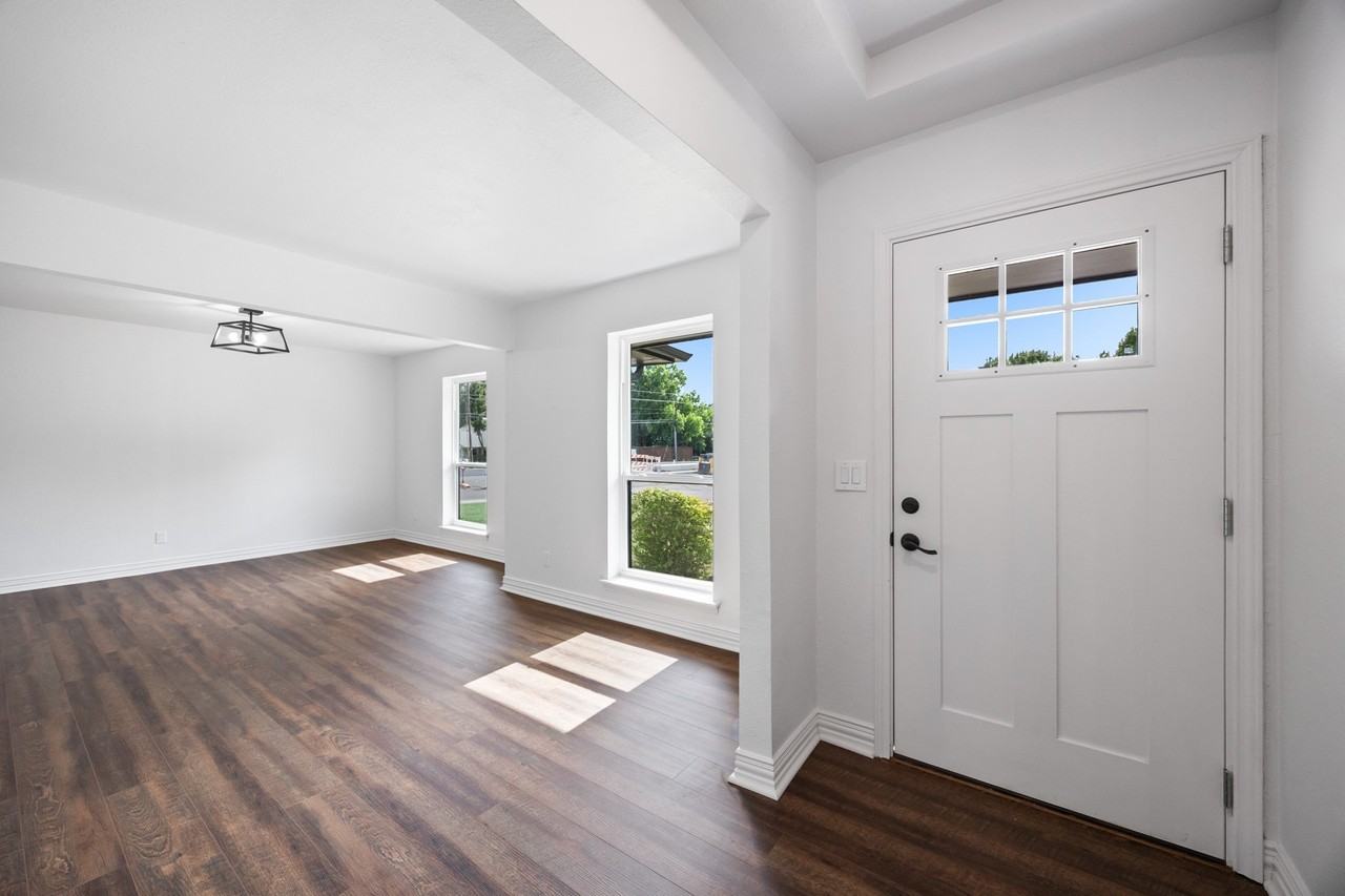 3300 Bandolino Ln - Photo 4 of 40