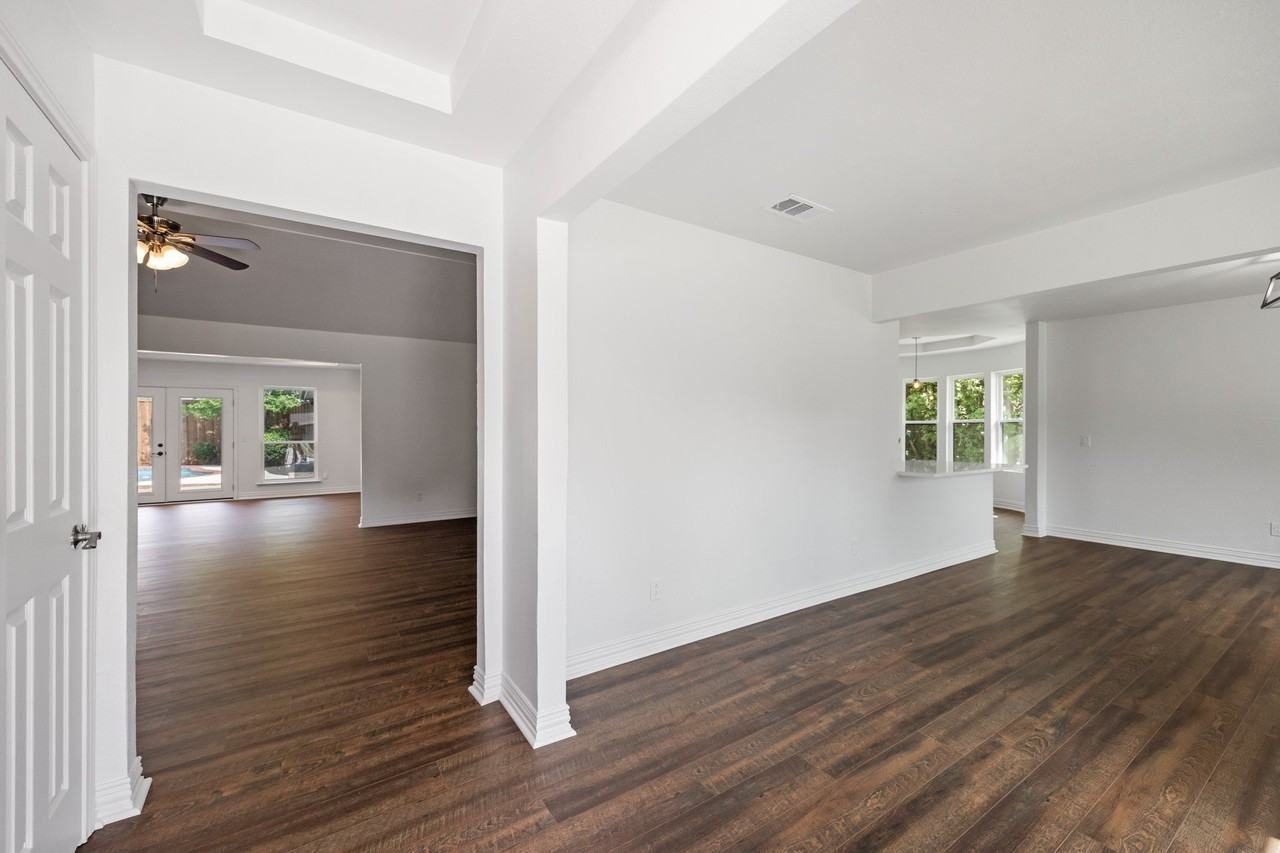 3300 Bandolino Ln - Photo 6 of 40