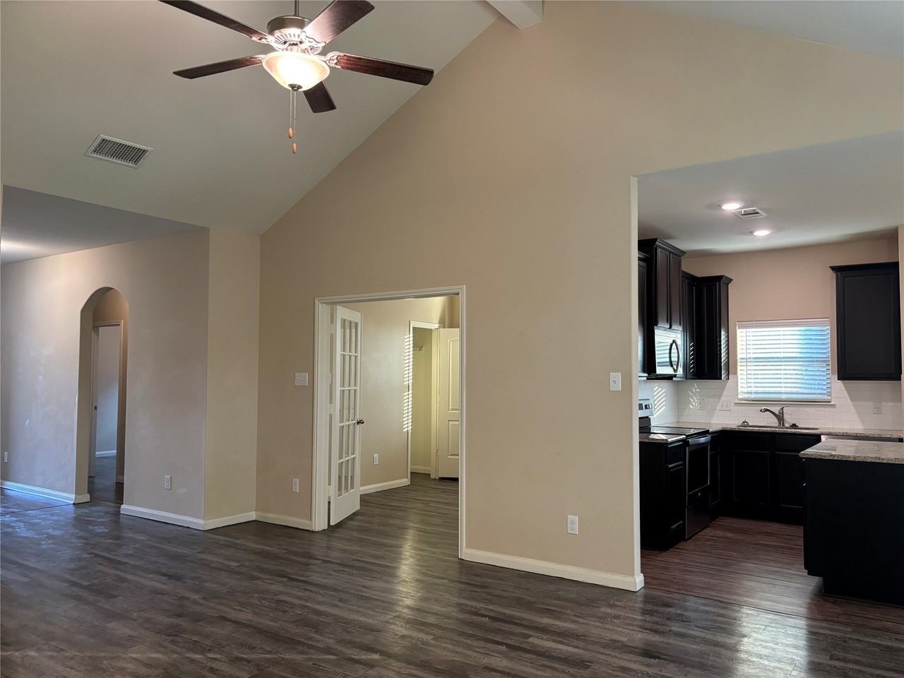 1540 Park Trails Blvd - Photo 4 of 19