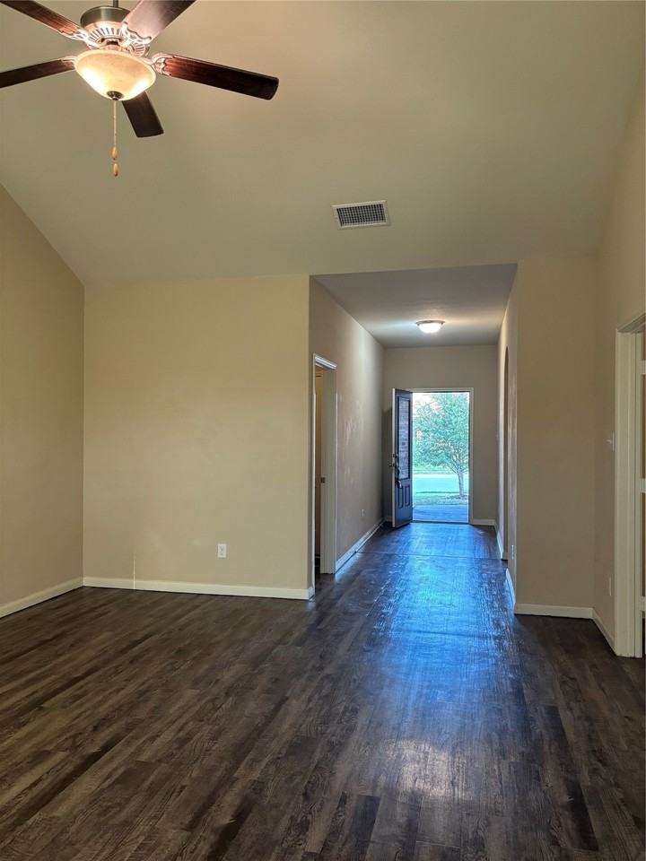 1540 Park Trails Blvd - Photo 7 of 19