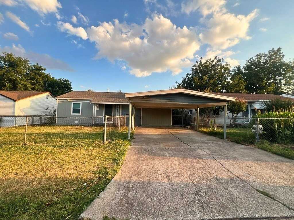 1806 Nw Ozmun Ave - Photo 2 of 17