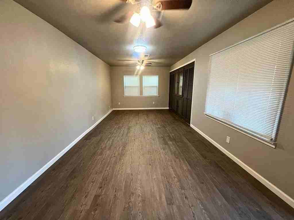 1806 Nw Ozmun Ave - Photo 3 of 17