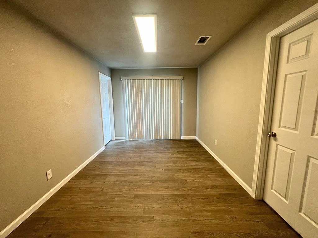 1806 Nw Ozmun Ave - Photo 7 of 17