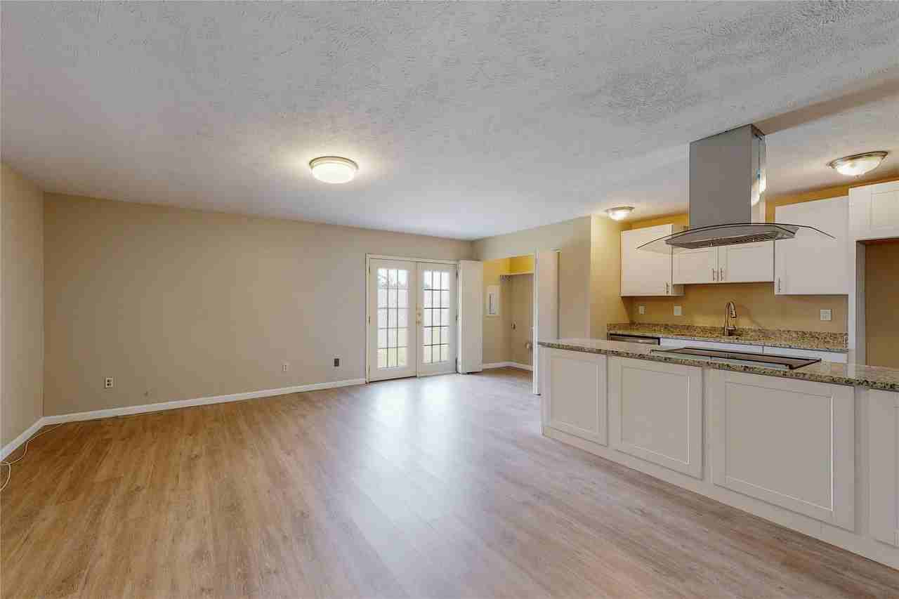 5568 Ragan Dr - Photo 6 of 33