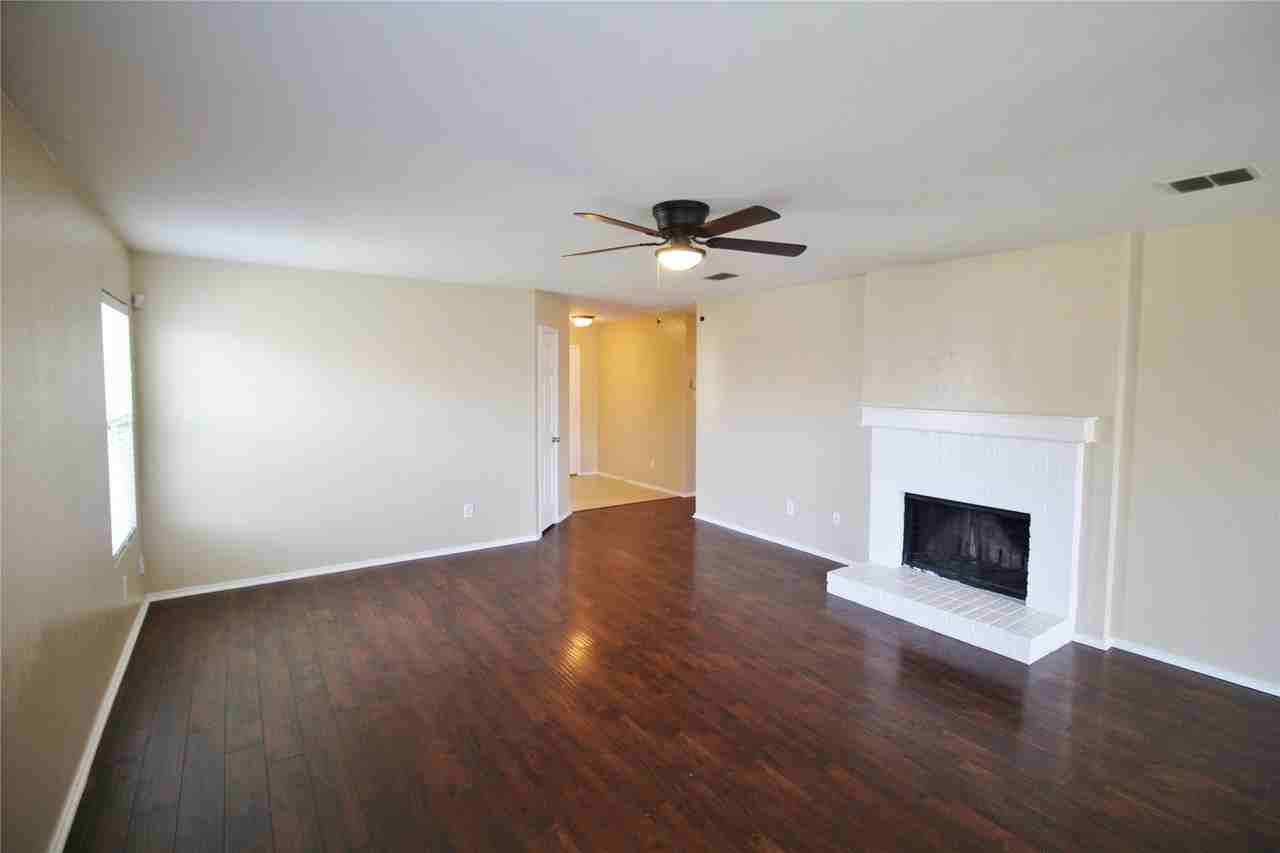 321 Briar Oaks Dr - Photo 2 of 20