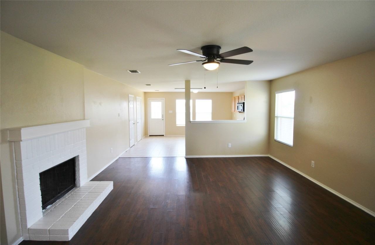 321 Briar Oaks Dr - Photo 4 of 20