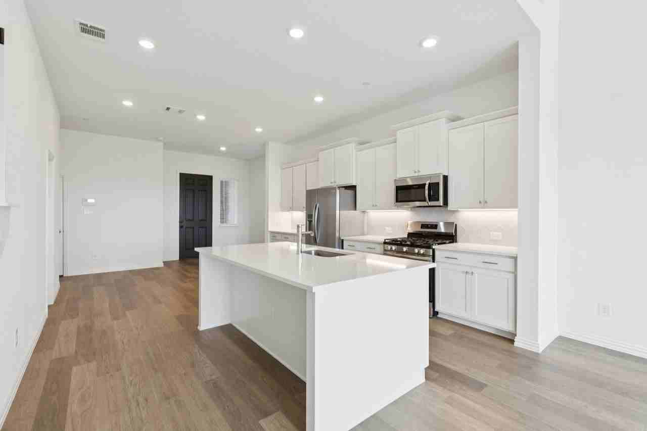 3540 Pierce Ln - Photo 5 of 31