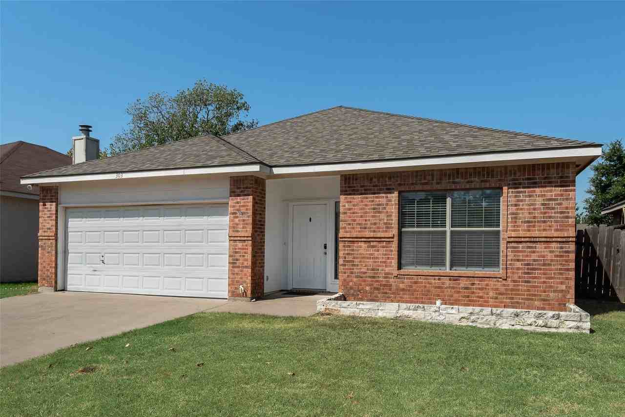 303 Texas Dr - Photo 2 of 21