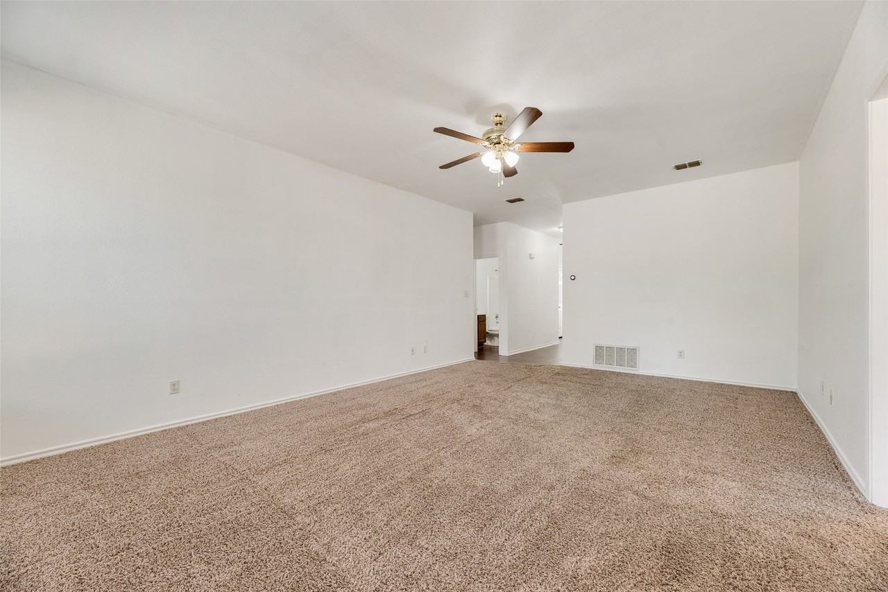 303 Texas Dr - Photo 4 of 21