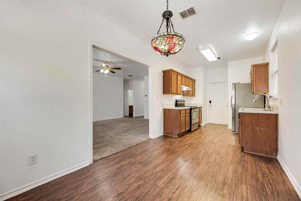 303 Texas Dr - Photo 5 of 21