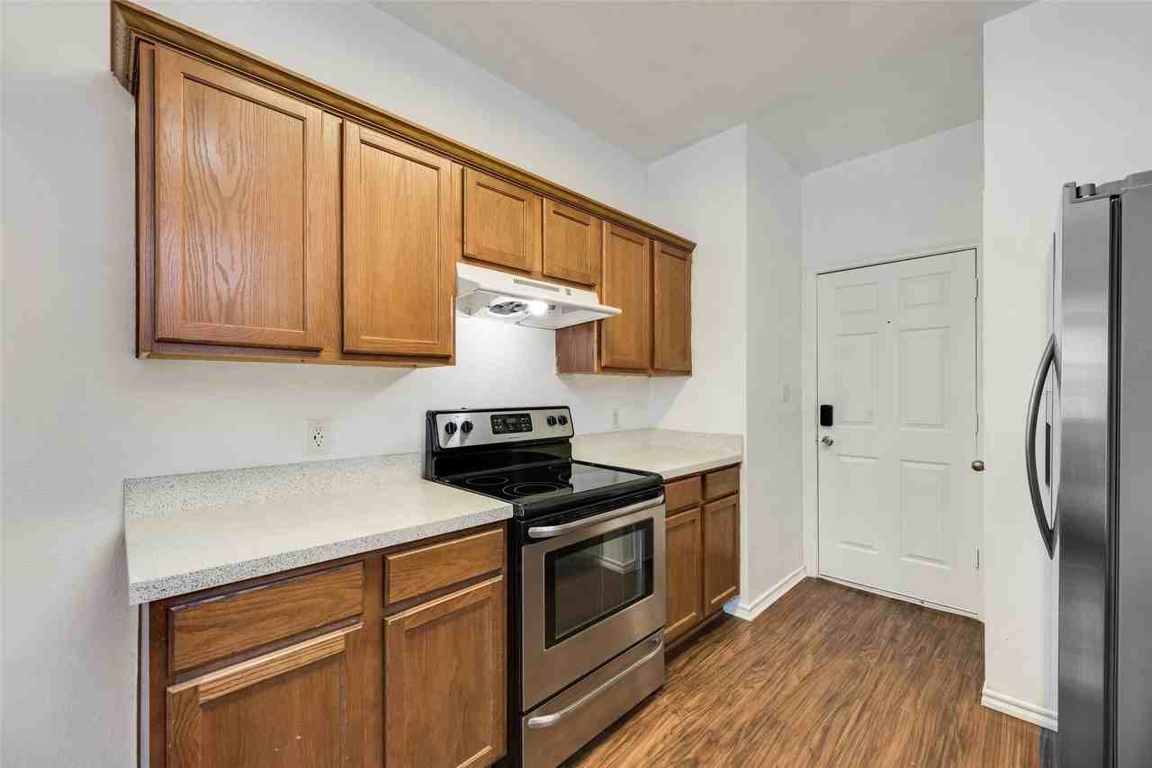 303 Texas Dr - Photo 6 of 21