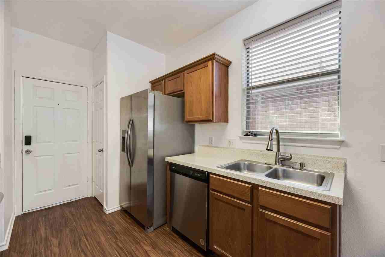 303 Texas Dr - Photo 7 of 21