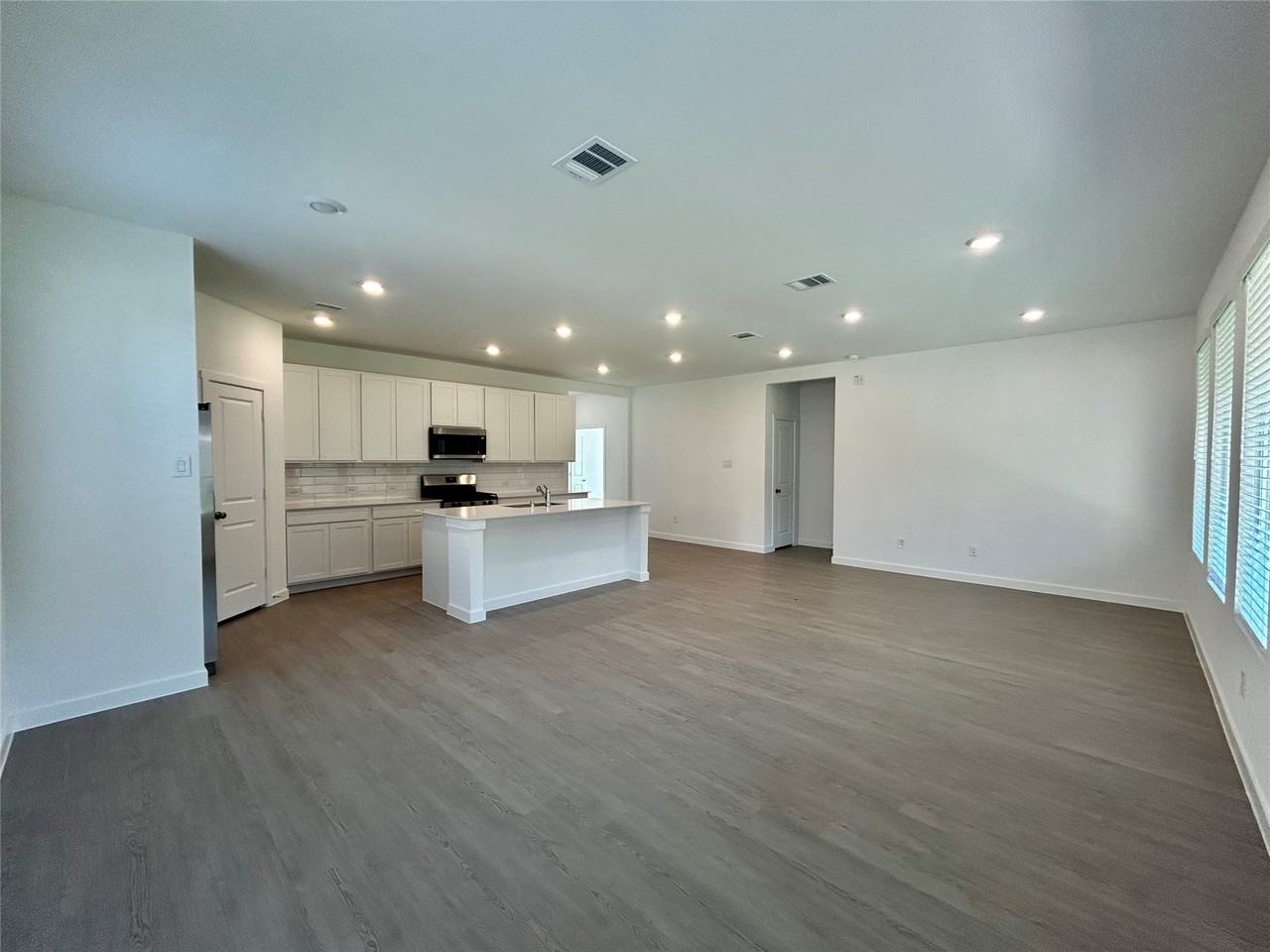 443 Ridge Dr - Photo 4 of 26