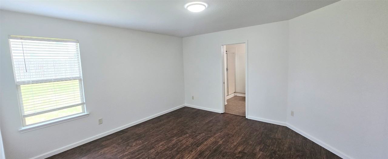 323 Vernon St - Photo 5 of 15