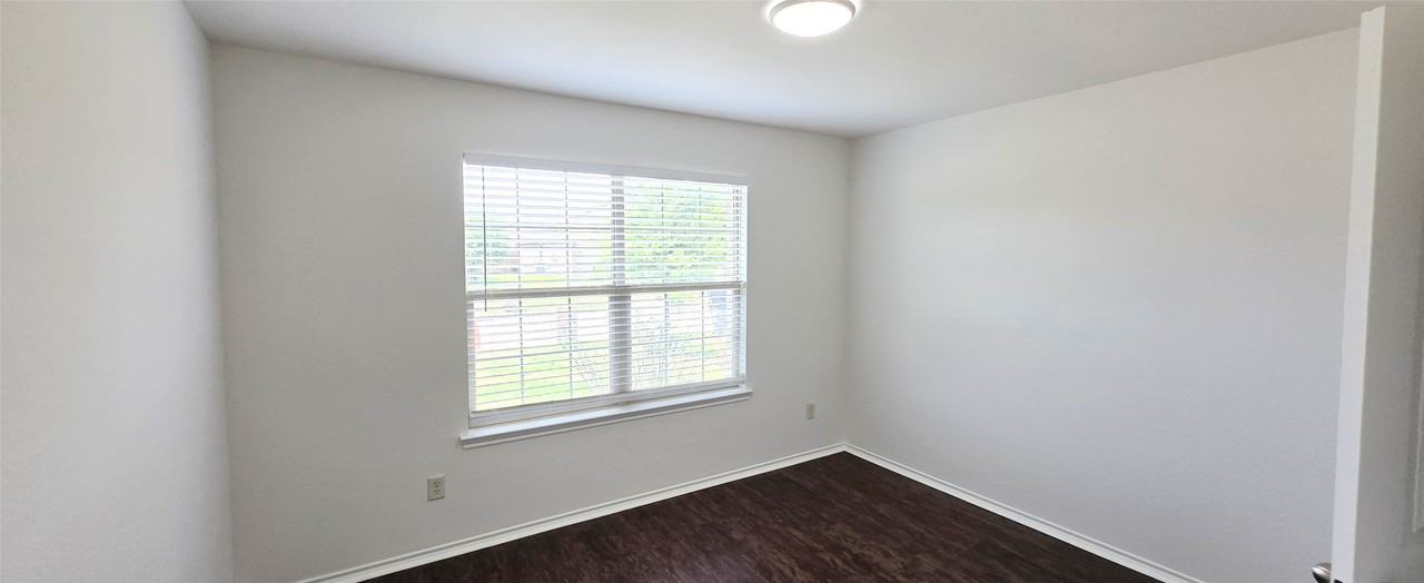 323 Vernon St - Photo 6 of 15