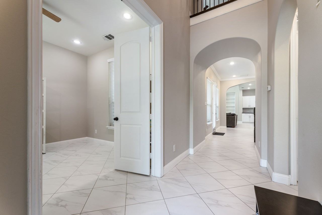 782 Windsor Rd - Photo 4 of 40