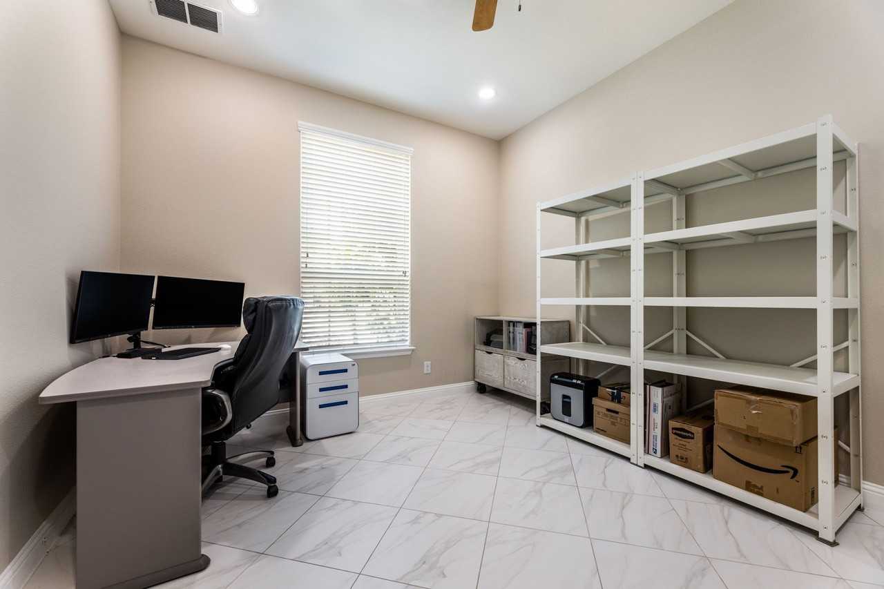 782 Windsor Rd - Photo 5 of 40
