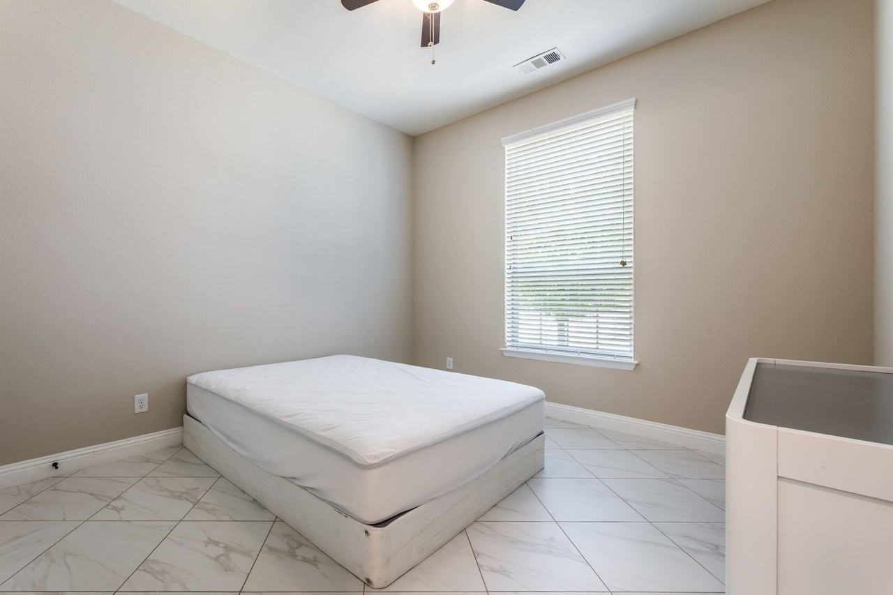 782 Windsor Rd - Photo 6 of 40