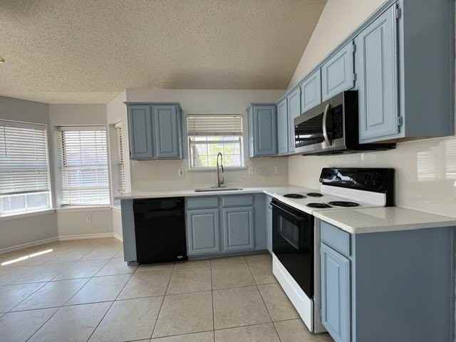 8104 Bells St - Photo 3 of 19