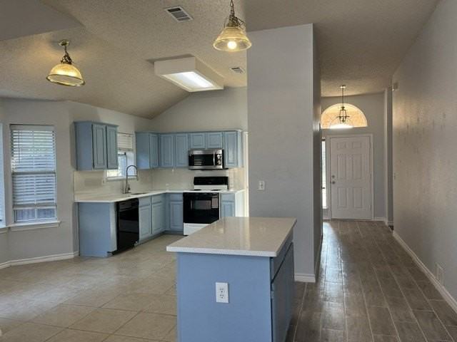8104 Bells St - Photo 5 of 19