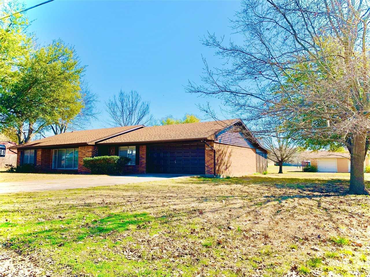 306 Pecan St - Photo 3 of 36
