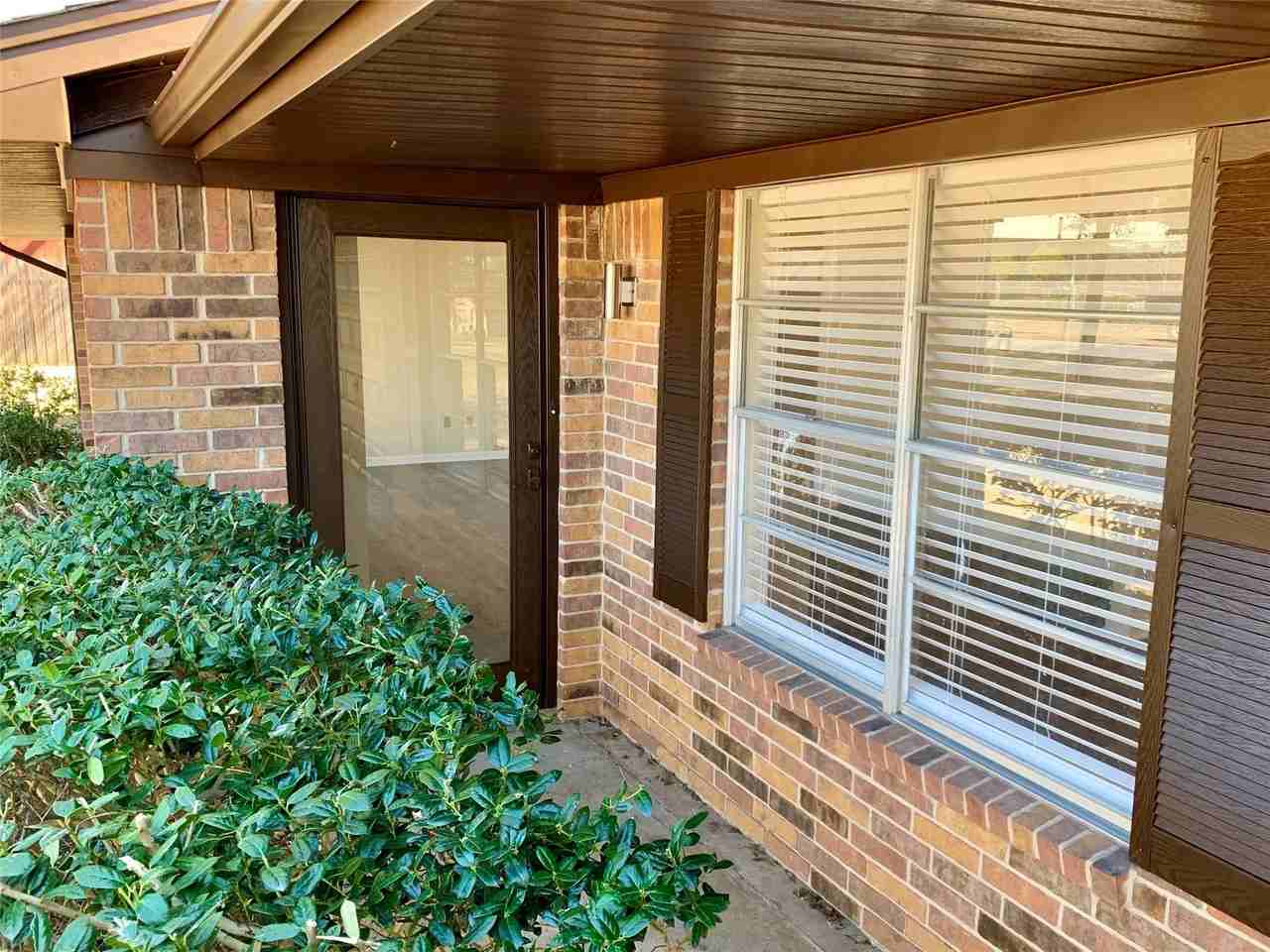 306 Pecan St - Photo 4 of 36