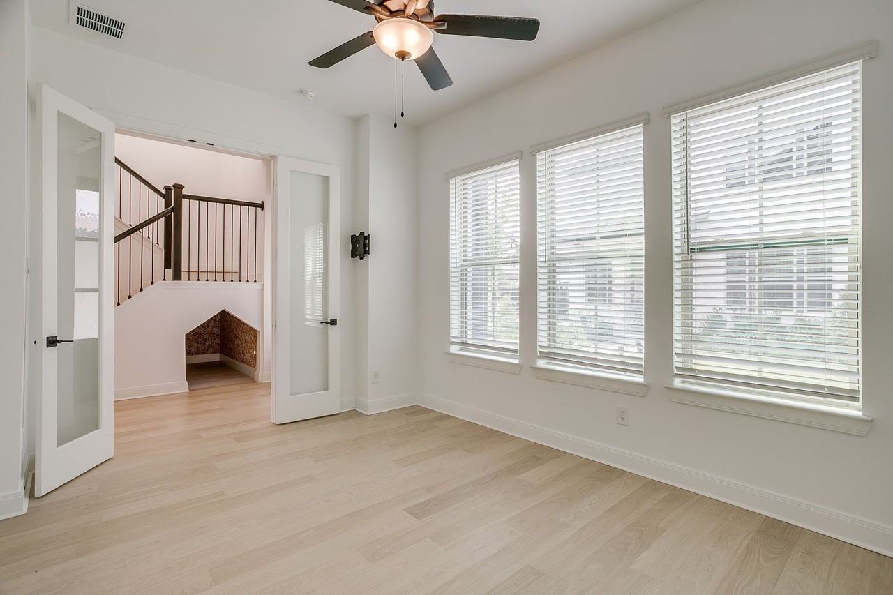 708 Pheasant Run St - Photo 5 of 36