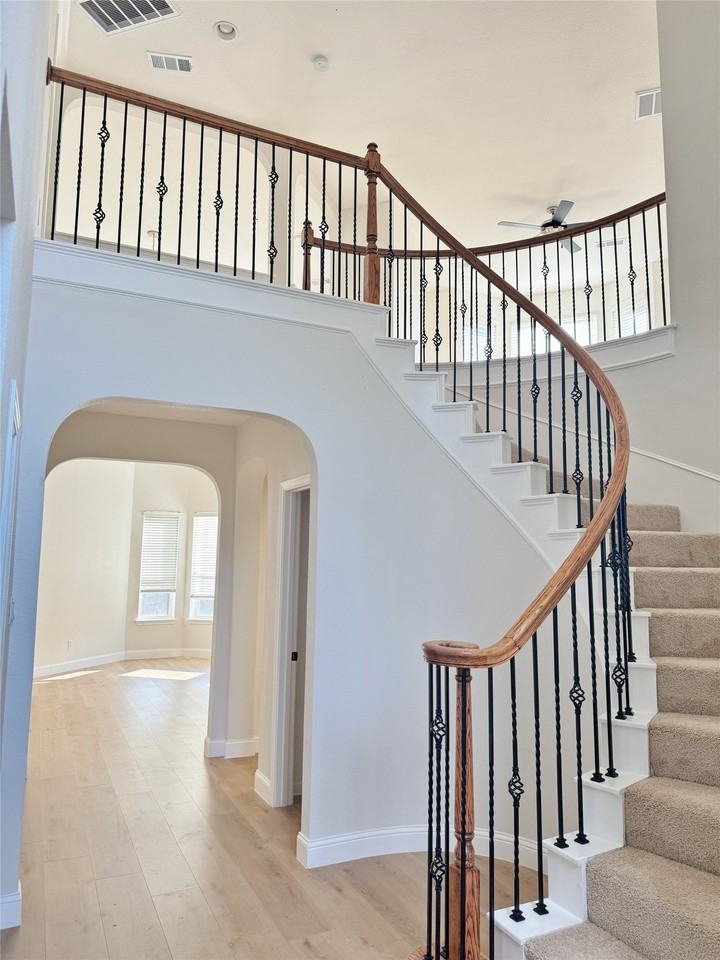 8339 Davis Dr - Photo 3 of 25