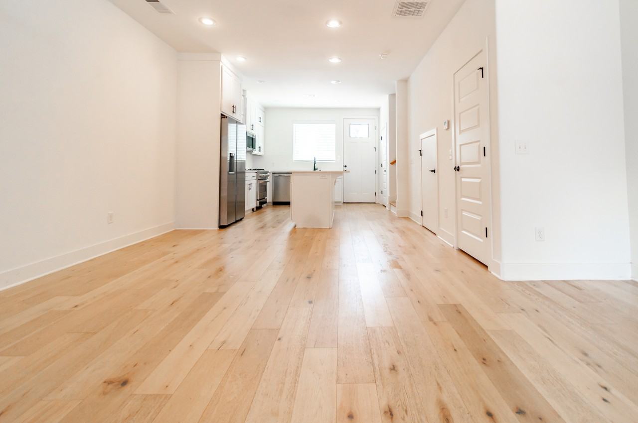 1623 W Stone St #1 - Photo 3 of 14