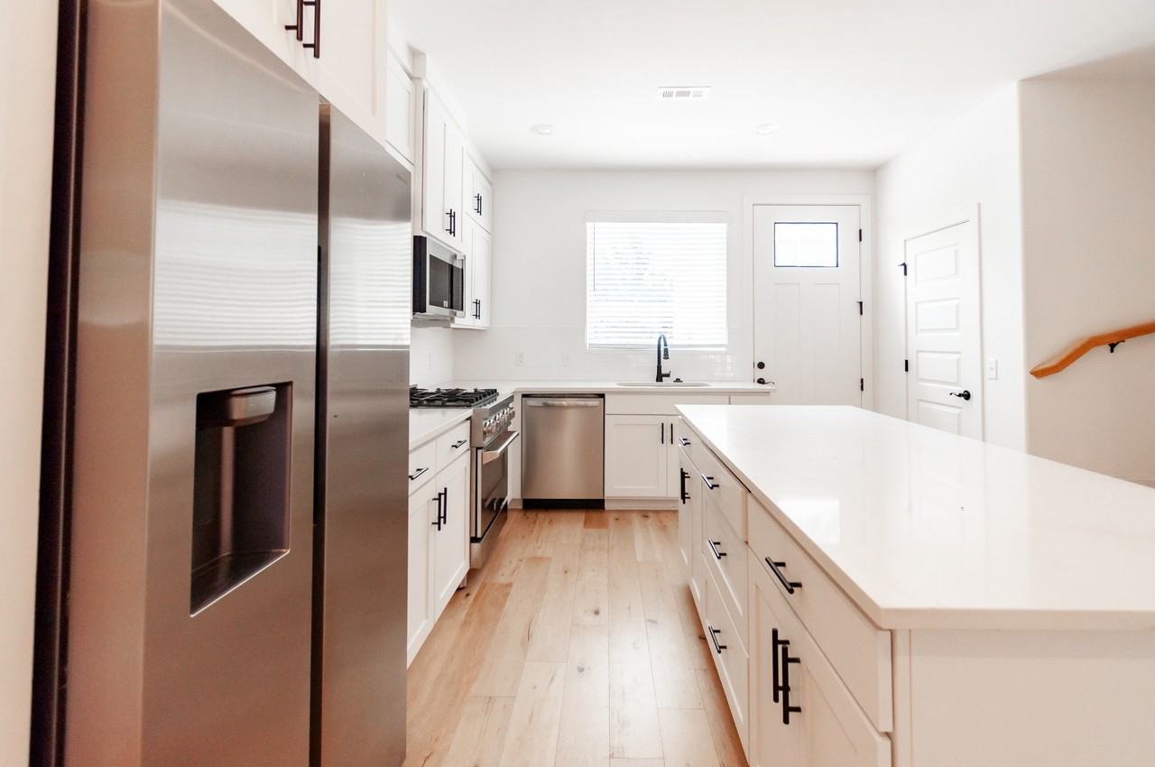 1623 W Stone St #1 - Photo 5 of 14