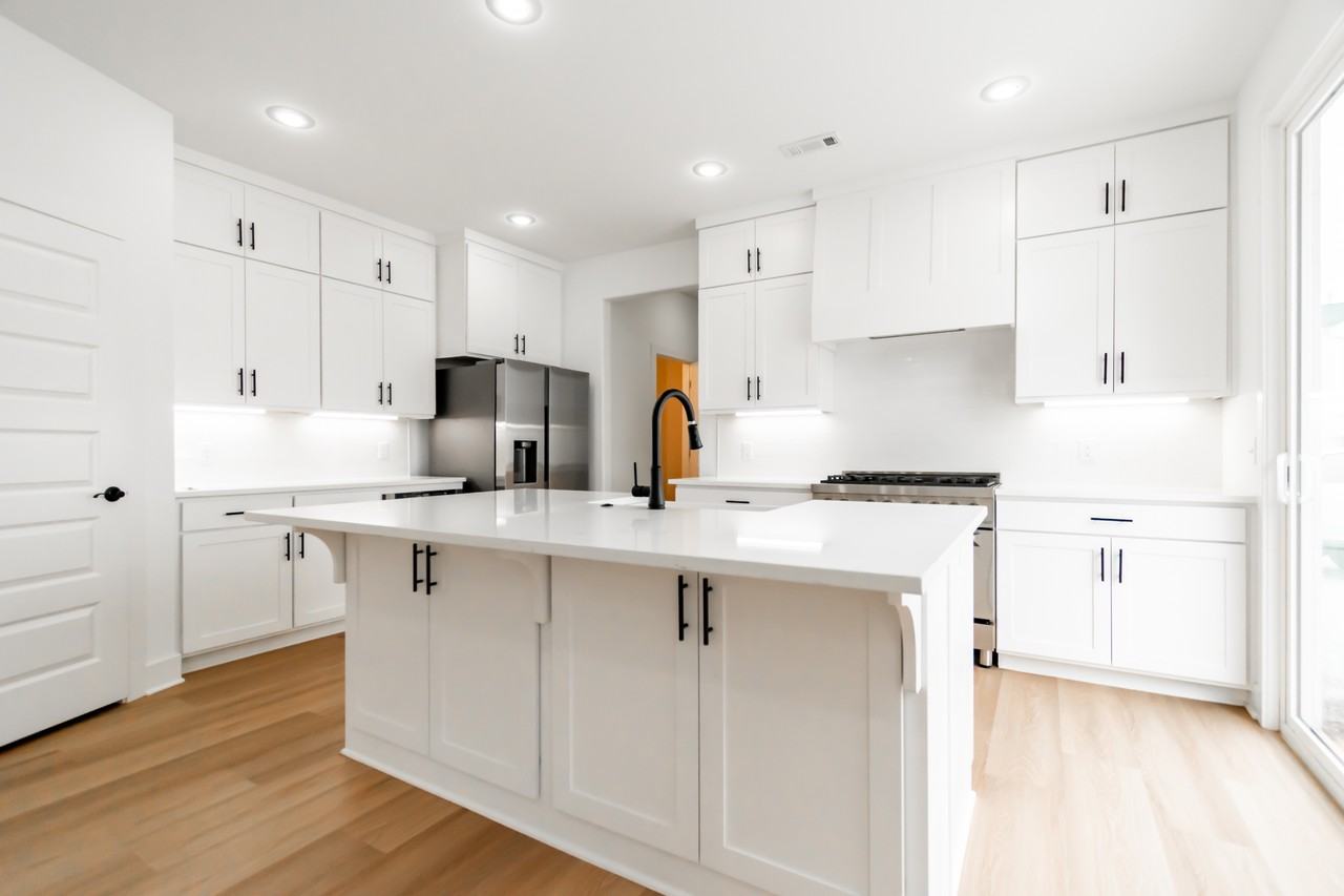1222 W James St #1 - Photo 7 of 22