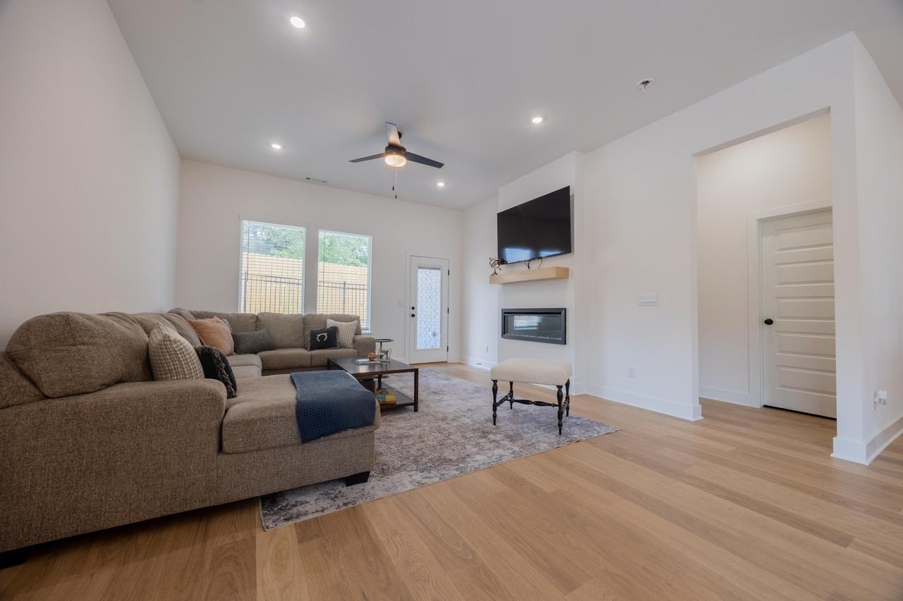 1810 East Fiji Street #1 - Photo 7 of 20