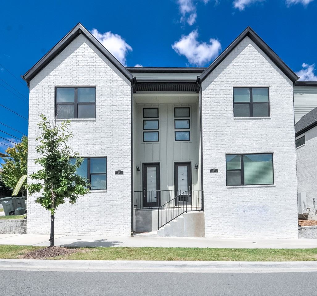 605 W Whitham Ave #1