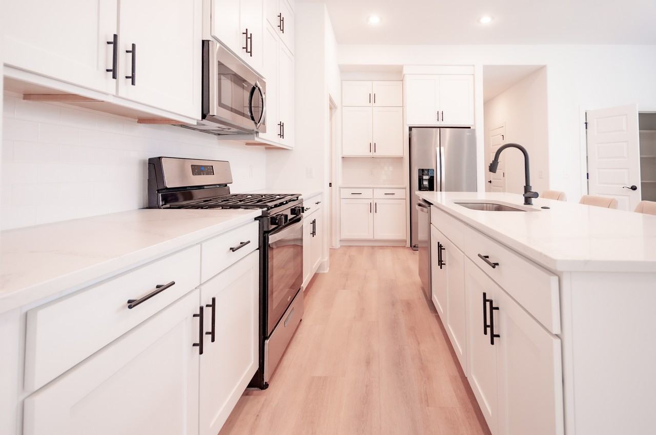 196 S Broyles Ave #1 - Photo 4 of 22